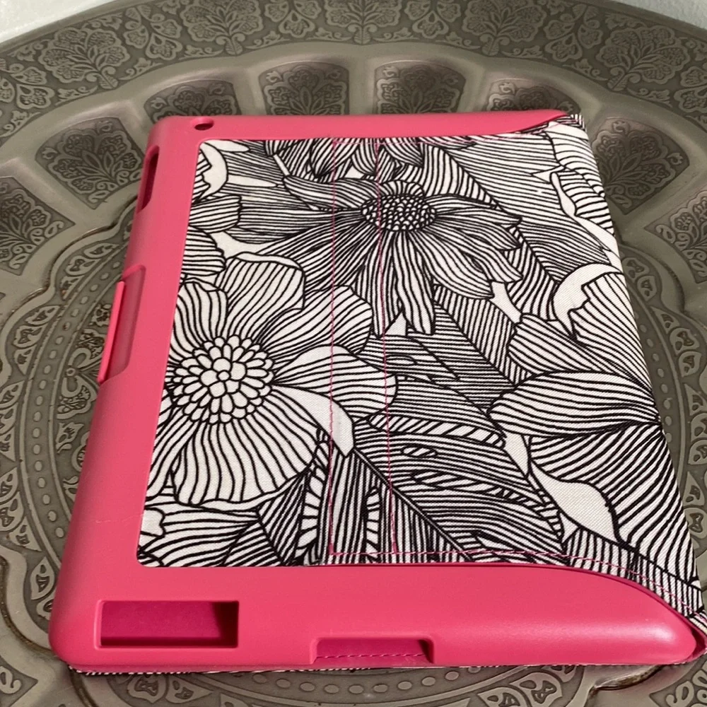 ☀️5/$20 Speck IPad Case.